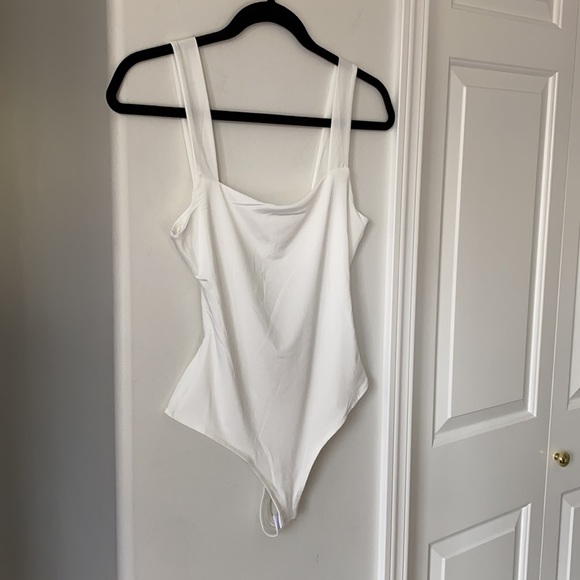 AIRY - White Sleeveless Cut-Out Back Bodysuit - Picture 7 of 9